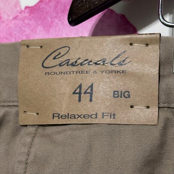 Roundtree & Yorke Causal Mens Chino Shorts Tan Cotton Blend Size 44 Relaxed Fit - Picture 3 of 4